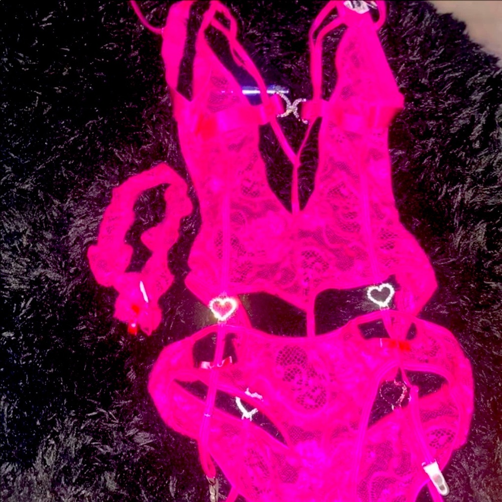 Hot pink NEW G world lingerie set
